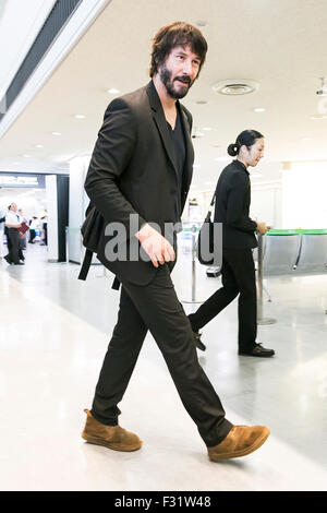 Chiba, Giappone. Il 28 settembre 2015. Keanu Reeves arriva all'Aeroporto Internazionale di Narita il 28 settembre 2015, Chiba, Giappone. Reeves è venuto in Giappone per frequentare il Giappone Premiere del film John stoppino il 30 settembre a Tokyo. Credito: Rodrigo Reyes Marin/AFLO/Alamy Live News Foto Stock