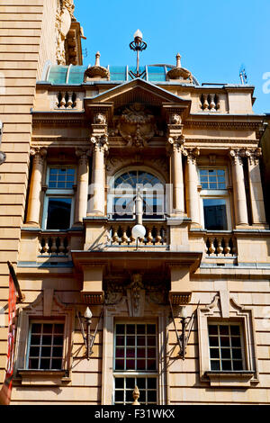 Vecchio windon in Inghilterra Londra in mattoni in vetro e la parete Foto Stock