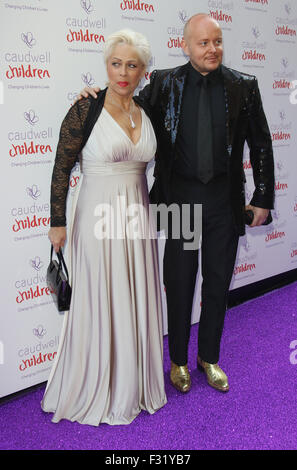 Londra, UK, 25 Giugno 2015: Denise Welsh e Lincoln Townley frequentare i bambini Caudwell Butterfly Ball, Grosvenor House Hotel Foto Stock