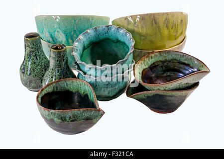 Fatto a mano e decorate in porcellana e ceramica ciotole e condements, compresi Woburn ceramica. Foto Stock