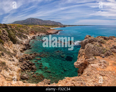 Paesaggio roccioso dell'isola di Creta, Grecia. Makrigialos sulla costa sud est. Foto Stock