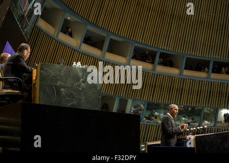 New York, Stati Uniti d'America. Il 27 settembre, 2015. Stati Uniti Il presidente Barack Obama offre un commento alla sessione di chiusura del post-2015 Agenda per lo sviluppo in generale Assembly Hall presso le Nazioni Unite il 27 settembre 2015 a New York, N.Y. Foto Stock