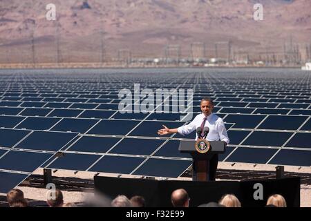 Stati Uniti Il presidente Barack Obama parla a Sempra Gas & Power Copper Mountain Solar 1 facility, il fotovoltaico più grande impianto solare negli Stati Uniti il 21 marzo 2012 nella città di Boulder, Nevada. Foto Stock