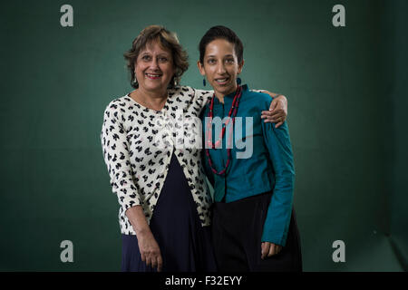 Giornalista britannico e autore Yasmin Alibhai-Brown(L) e la figlia Inglesi Indian emittente e giornalista, Bidisha(R). Foto Stock