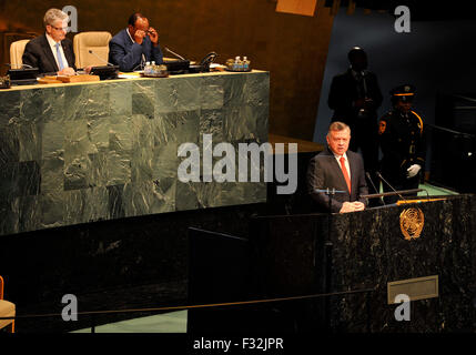 New York, Stati Uniti d'America. 28 Sep, 2015. Giordana, il re Abdullah II Ibn Al Hussein anteriore (R) parla al settantesimo sessione dell' Assemblea generale delle Nazioni Unite, presso la sede delle Nazioni Unite a New York, gli Stati Uniti e il 7 settembre 28, 2015. Il dibattito generale della 70a sessione dell'Assemblea generale delle Nazioni Unite ha dato dei calci a fuori all'assemblea generale hall della sede delle Nazioni Unite a New York il lunedì. Credito: Wang Lei/Xinhua/Alamy Live News Foto Stock