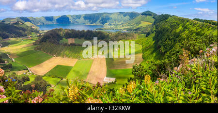 Lago di Sete Cidades da Vista do Rei viewpoint in Sao Miguel, Azzorre Foto Stock