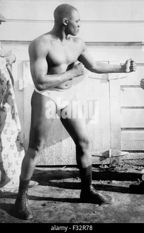 Foto d'epoca dei boxer Sam Langford (1883 - 1956). Canadian-nato Langford, soprannominato 'il Boston Bonecrusher', 'il terrore di Boston " e " la Boston Tar Baby', è considerato da molti come uno dei più grandi lottatori di tutti i tempi e probabilmente la più grande mai alla lotta per un titolo mondiale. Foto Stock