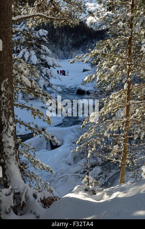 Snow-shoeing in montagne invernali Foto Stock