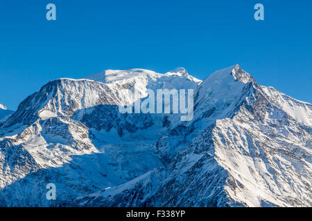 Immagine in inverno della più alta montagna europea picco, Mont Blanc. Foto Stock