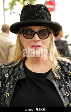 Milano, Italia. 28 Sep, 2015. Debbie Harry che pongono al di fuori di Giorgio Armani pista mostra durante la Settimana della Moda Milanese - Settembre 28, 2015 - Foto: Pista Manhattan/Paolo Diletto Credito: dpa picture alliance/Alamy Live News Foto Stock