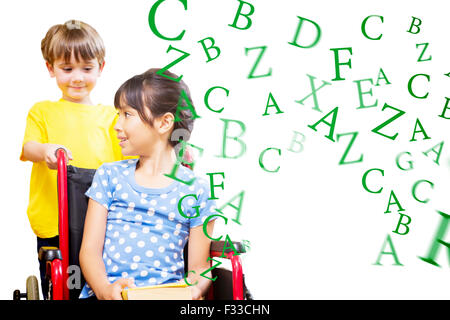 Immagine composita di graziosi allievi presso la biblioteca Foto Stock