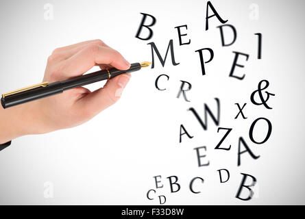 Immagine composita di businesswomans la scrittura a mano con penna stilografica Foto Stock