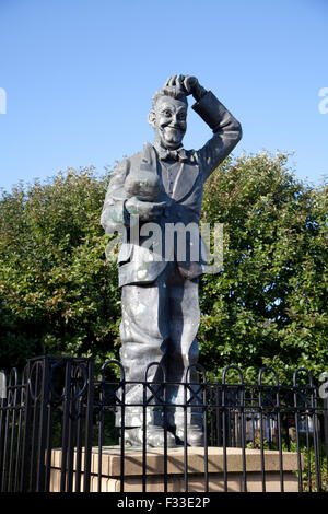 Statua di Stan Laurel in Laurel Park sulla piazza Dockwray in North Shields, Inghilterra. Foto Stock