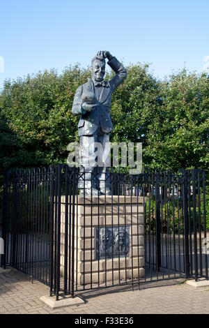 Statua di Stan Laurel in Laurel Park sulla piazza Dockwray in North Shields, Inghilterra. Foto Stock