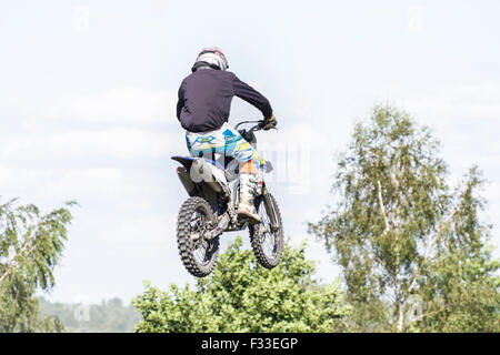 Monaco di Baviera, Germania - 17 agosto: ignoto cavaliere partecipa alla formazione del Motorsport Club Freisinger Baer a Monaco di Baviera Foto Stock