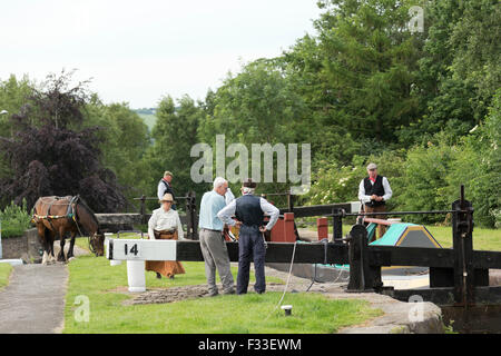 Traino di cavallo stretta barca del carbone in Inghilterra English Europe Foto Stock