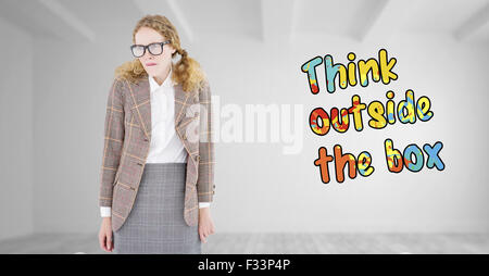 Immagine composita di geeky hipster donna nervoso cercando Foto Stock