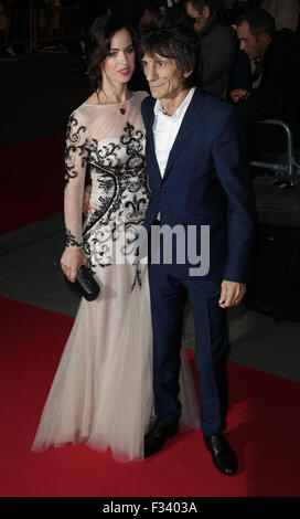 Londra, UK, 8 Settembre 2015: Ronnie Wood e Sally Humphreys frequentare la GQ Men of the Year Awards a Londra Foto Stock