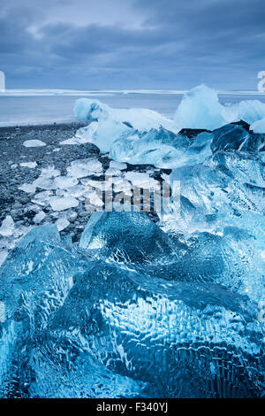 Di ghiaccio in spiaggia a Jökulsárlón, Islanda Foto Stock