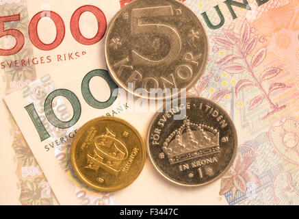 Valuta svedese Close Up 500, 100 banconote e un 10, 5 e 1 krona coin. Foto Stock