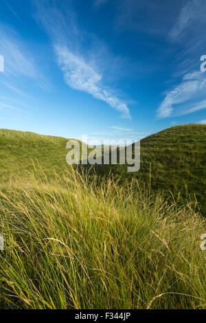 La western bastioni di Maiden Castle, un'età del ferro hill fort vicino a Dorchester Dorset, England, Regno Unito Foto Stock