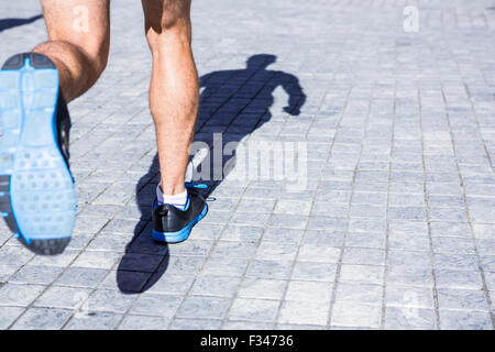 Vista ravvicinata delle gambe degli atleti in esecuzione Foto Stock