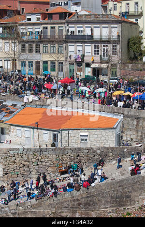Vandoma Mercato delle Pulci nella città vecchia di Porto, Portogallo Foto Stock