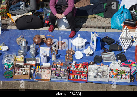 Vandoma Mercato delle Pulci a Porto, Portogallo, tradizionale portoghese bazaar sabato per la seconda mano oggetti usati Foto Stock