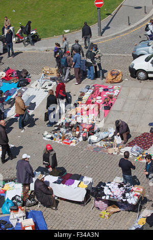 Vandoma Mercato delle Pulci a Porto, Portogallo, tradizionale portoghese bazaar sabato per la seconda mano oggetti usati Foto Stock