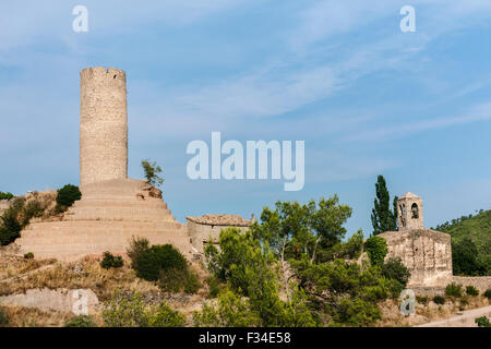 Sant Julia de Coaner chiesa e Coaner castello. Sant Mateu de Bages. Foto Stock