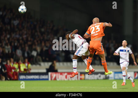 Lione, Francia. 29Sep, 2015. UEA Champions League stadi di gruppo. Lione rispetto a Valencia. Aldo Kalulu (Lione) e Aymen Abdennour (valenza) Credito: Azione Sport Plus/Alamy Live News Foto Stock