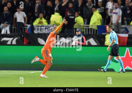 Lione, Francia. 29Sep, 2015. UEA Champions League stadi di gruppo. Lione rispetto a Valencia. Obiettivo celebrazione da Sofiane Feghouli (valenza) Credito: Azione Sport Plus/Alamy Live News Foto Stock