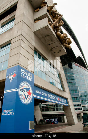 Il Rogers Centre è la casa del Toronto Blue Jays, il solo team canadese nella Major League Baseball Foto Stock