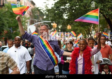 Sindaco di New York City Bill de Blasio e moglie Chirlane McCray marzo nel XVIII annuale di Brooklyn Gay Pride Parade Giugno 14, 2015 a Brooklyn, New York. Foto Stock