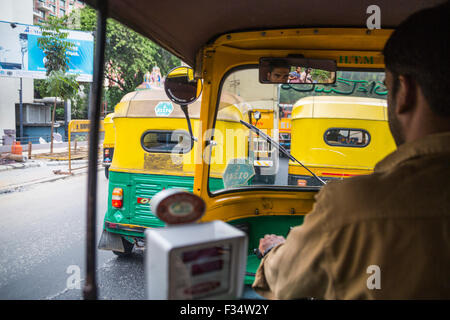 Vista da Auto Rickshaw,Bengaluru, Karnataka, India Foto Stock