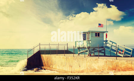 Vintage retrò tonica lifeguard tower in Santa Monica Beach, California, Stati Uniti d'America. Foto Stock