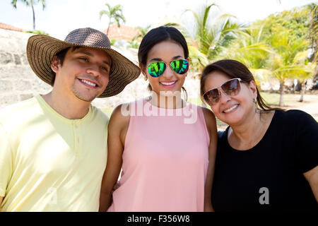 CARTAGENA - Settembre 13th: i turisti che vogliono visitare la bella città che posano per una foto su settembre 13th, 2015 a Cartagena, Co Foto Stock