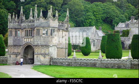 Gatehouse al Lanhydrock House, Cornwall, England, Regno Unito Foto Stock