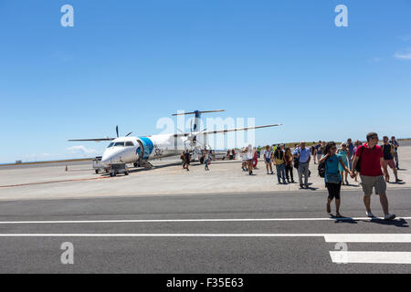 I turisti che giungono a João Paulo II Aeroporto, Ponta Delgada, isola Sao Miguel, Azzorre Foto Stock