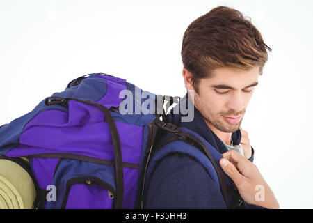 Vista laterale dell'uomo con zaino Foto Stock
