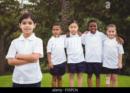 Gruppo di studenti in piedi insieme Foto Stock