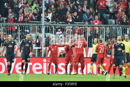 Monaco di Baviera, Germania. 29Sep, 2015. Monaco di Baviera i giocatori di celebrare durante la Champions League Gruppo F match Bayern Munich vs Dinamo Zagreb a Monaco di Baviera, Germania, il 29 settembre 2015. Foto: Peter Kneffel/dpa/Alamy Live News Foto Stock