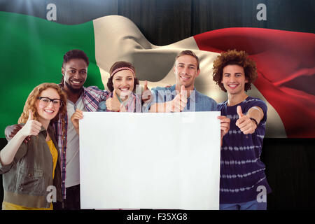 Immagine composita di studenti di moda sorridente in telecamera insieme Foto Stock