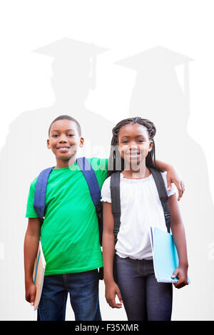 Immagine composita di graziosi alunni sorridente in telecamera Foto Stock