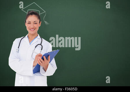 Immagine composita di felice medico iscritto negli appunti Foto Stock