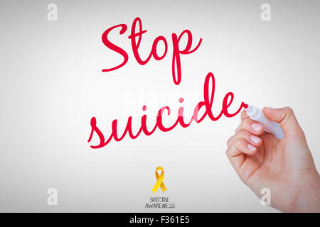 Immagine composita della mano della donna che mantiene i marcatori rossi Foto Stock