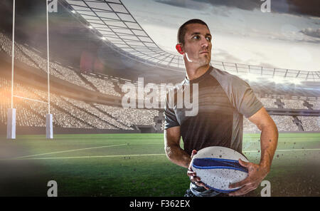 Immagine composita di sober rugby giocatore in possesso palla Foto Stock