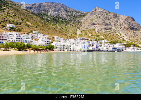 Famiglia amichevole acque poco profonde di Kamares Beach, Città Kamares, Sifnos, Cicladi Grecia Foto Stock