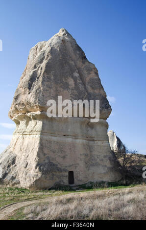 Il bellissimo paesaggio surreale della Cappadocia, Anatolia centrale, la Turchia con la sua insolita montagne, colline e le formazioni rocciose Foto Stock