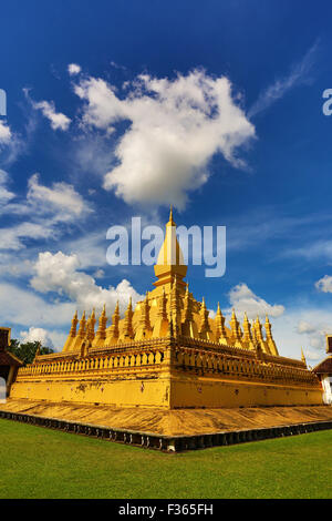 Pha That Luang stupa dorati, Vientiane, Laos Foto Stock